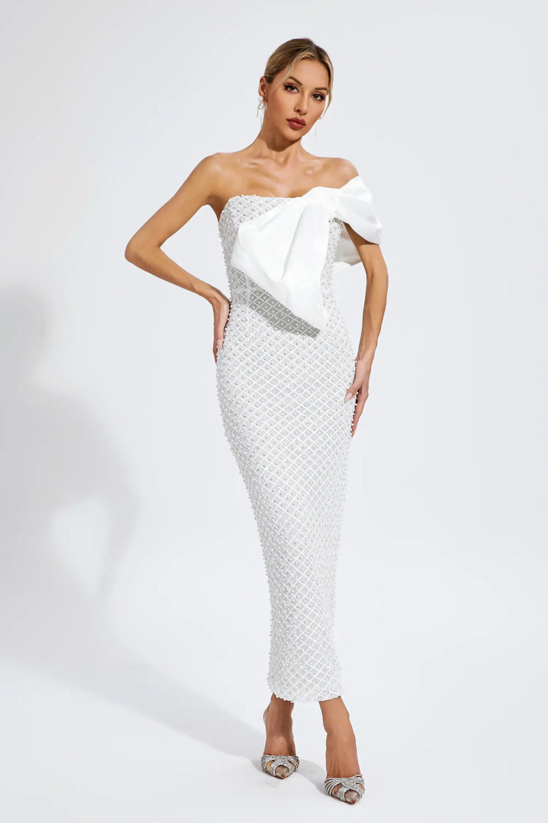 Well Tailored Dress with a Graceful Silhouette