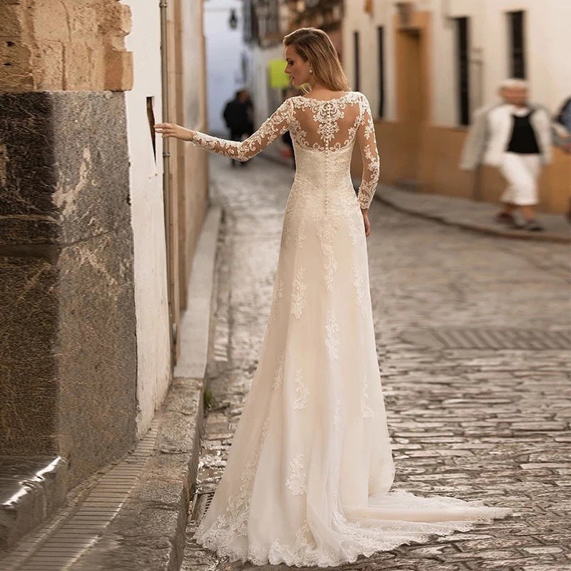 Beautifully Finished Dress in a Timeless Design