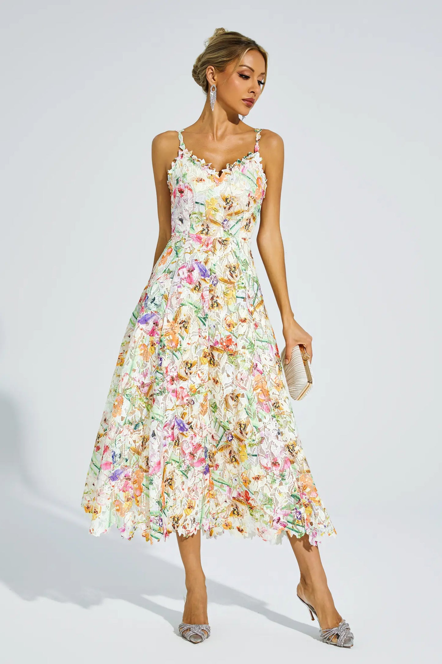 Beautifully Finished Dress in a Timeless Design