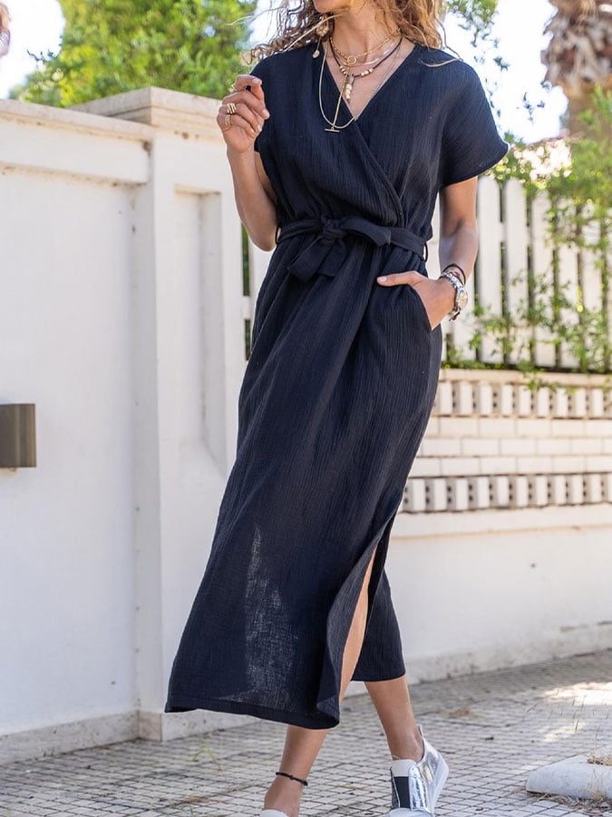 Effortlessly Elegant Dress with a Timeless Design