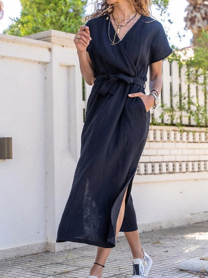 Effortlessly Elegant Dress with a Timeless Design