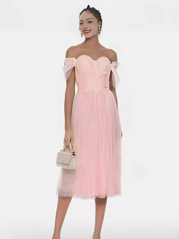 Effortlessly Elegant Dress with a Timeless Design