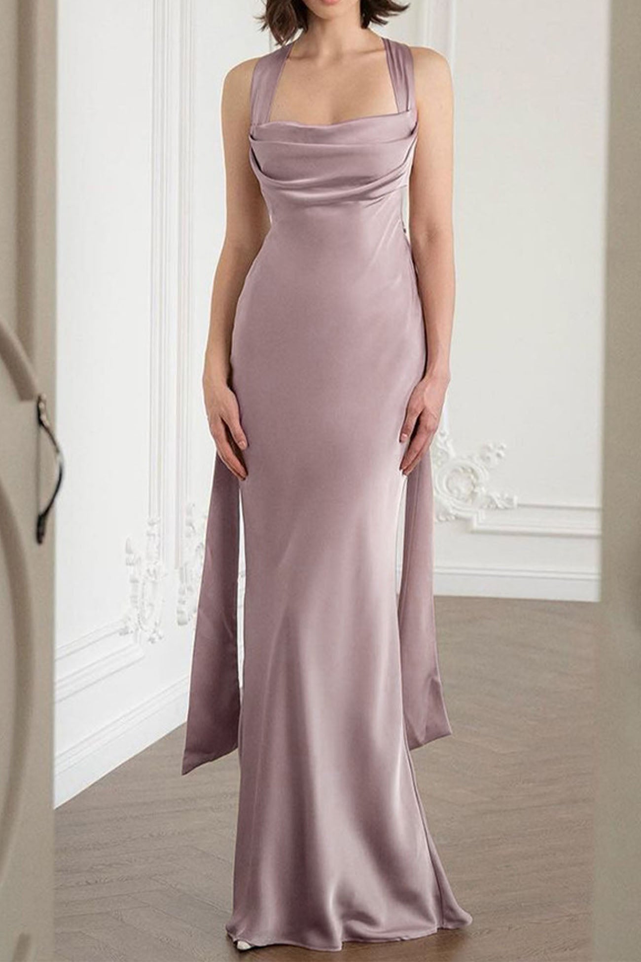 Well Tailored Dress with a Graceful Silhouette