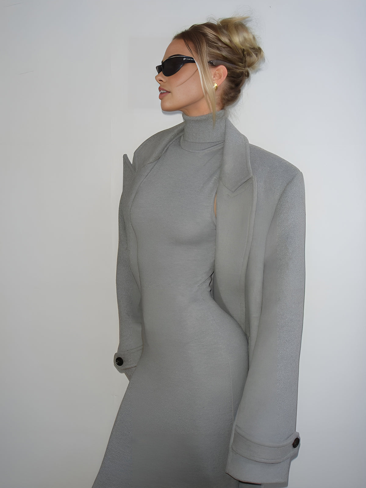 Beautifully Finished Dress in a Timeless Design