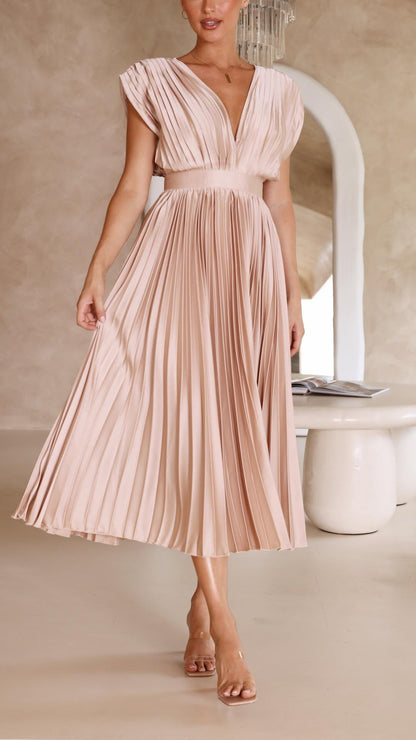 Effortlessly Elegant Dress with a Timeless Design