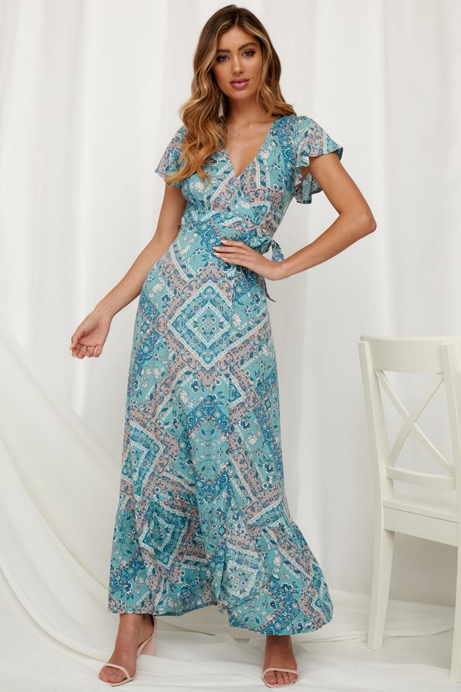 Gracefully Styled Dress for Any Occasion