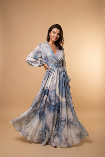 Beautifully Finished Dress in a Timeless Design