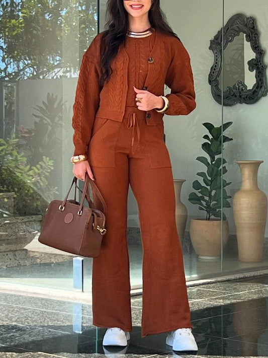 Effortlessly Elegant Pants with a Timeless Design