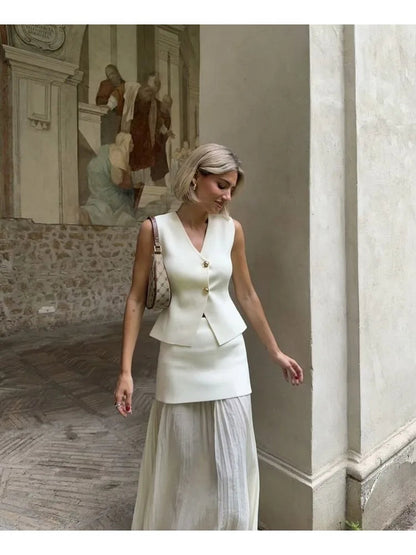 Effortlessly Elegant Garment with a Timeless Design