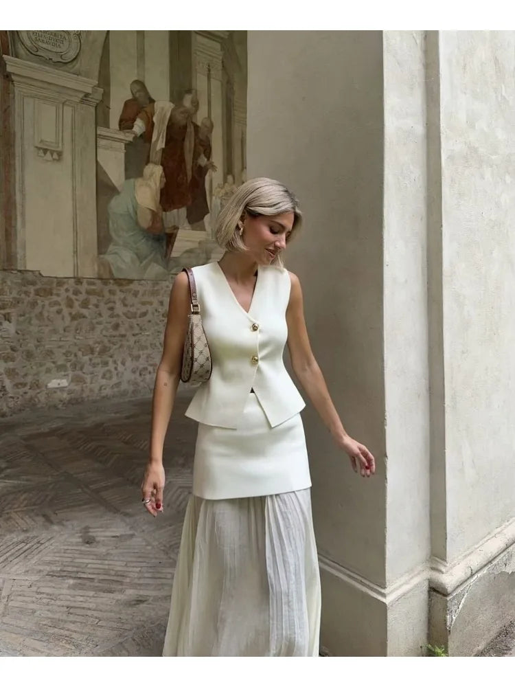 Effortlessly Elegant Garment with a Timeless Design