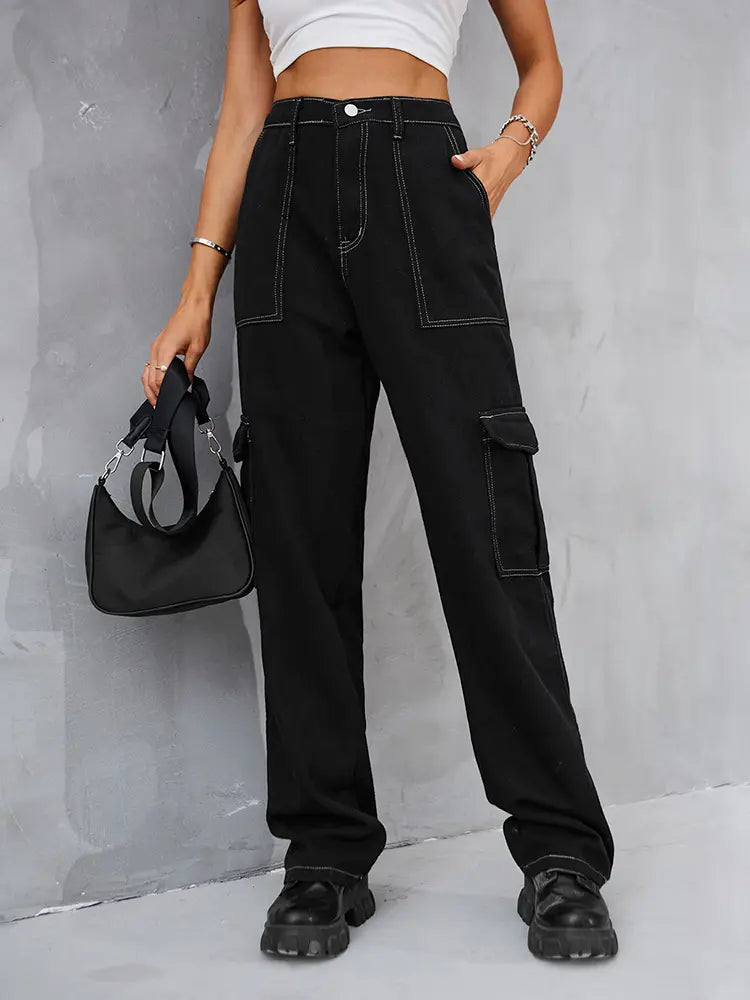 Effortlessly Elegant Pants with a Timeless Design