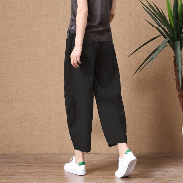 Elegantly Styled Trousers for Everyday Wear