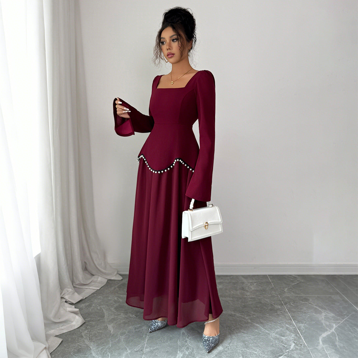 Effortlessly Elegant Dress with a Timeless Design