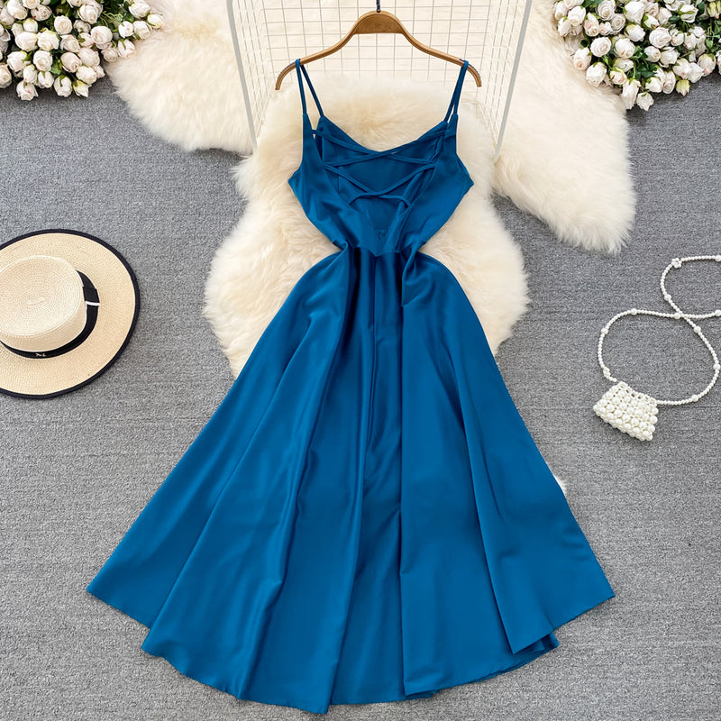 Beautifully Finished Dress in a Timeless Design