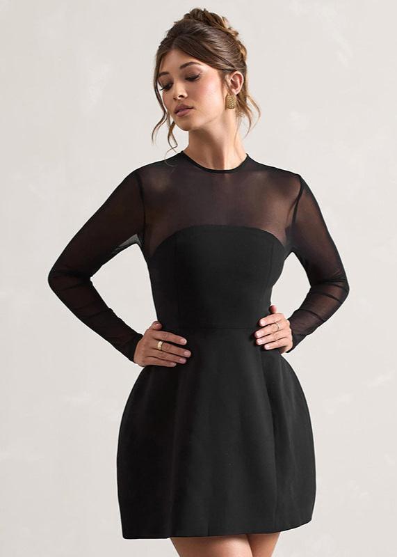 Well Tailored Dress with a Graceful Silhouette