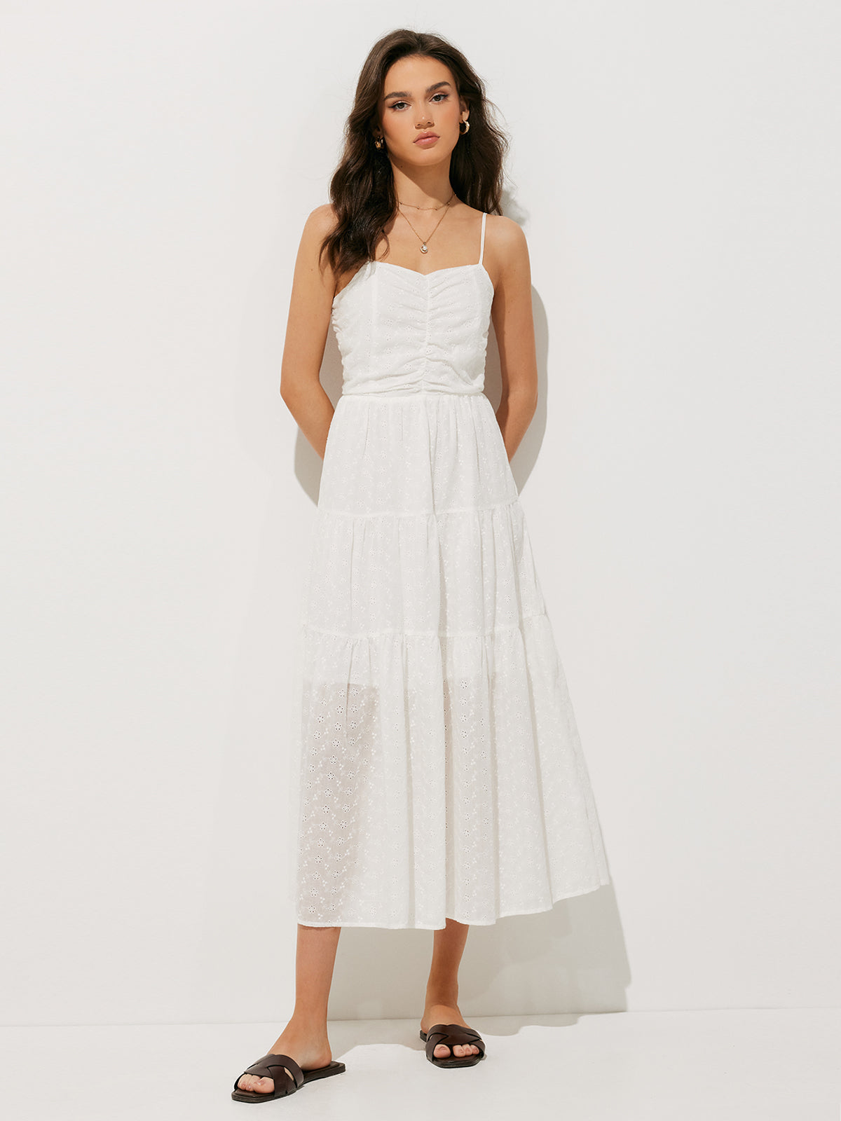 Effortlessly Elegant Dress with a Timeless Design