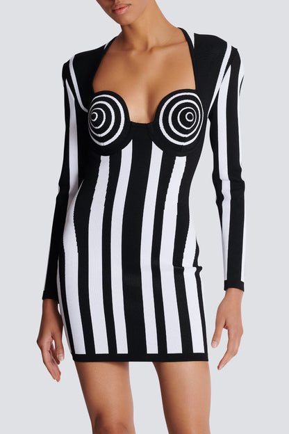 Classic Vintage Dress with a Flattering Fit