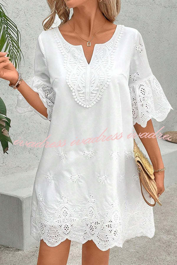 Beautifully Finished Dress in a Timeless Design