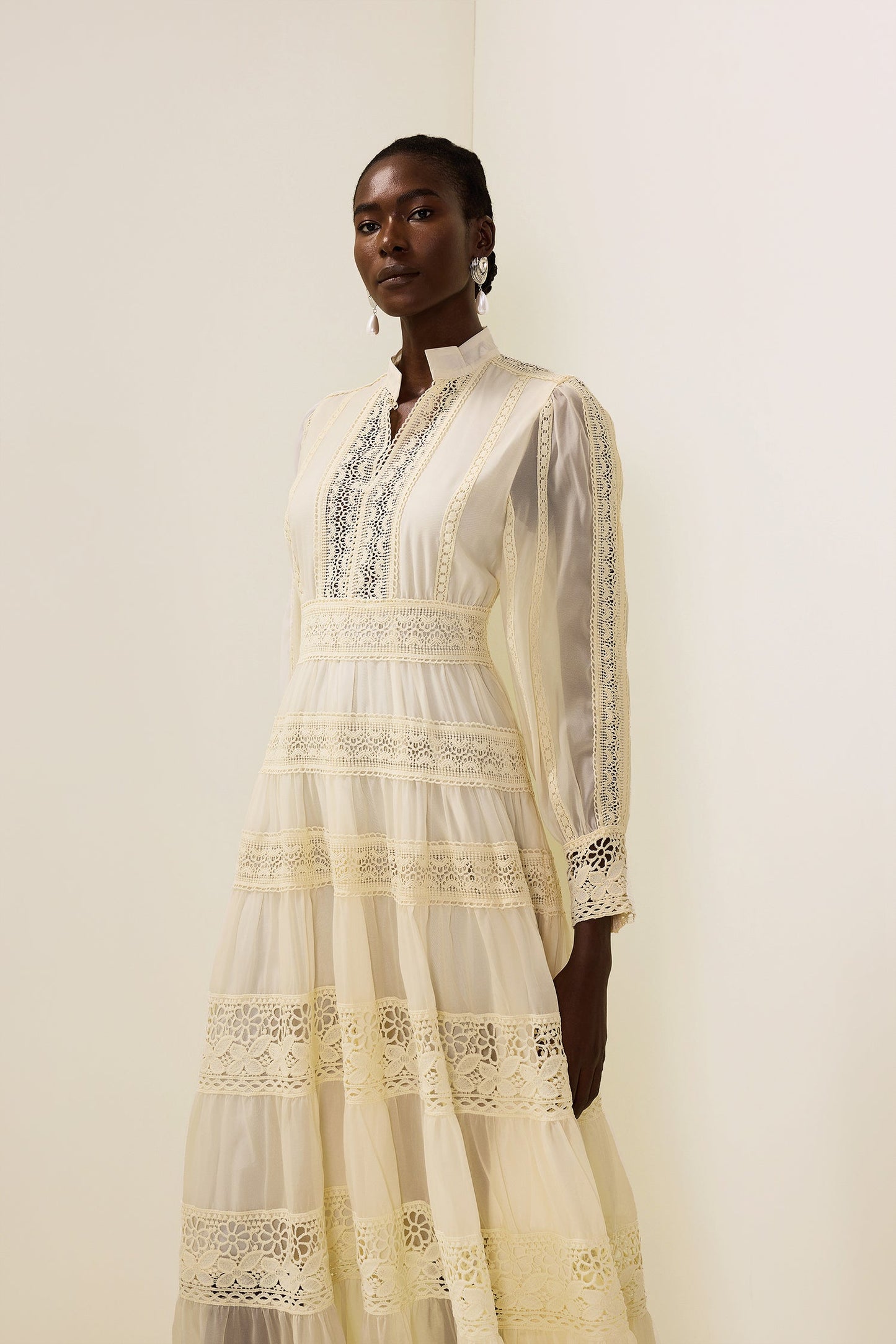 Well Tailored Dress with a Graceful Silhouette