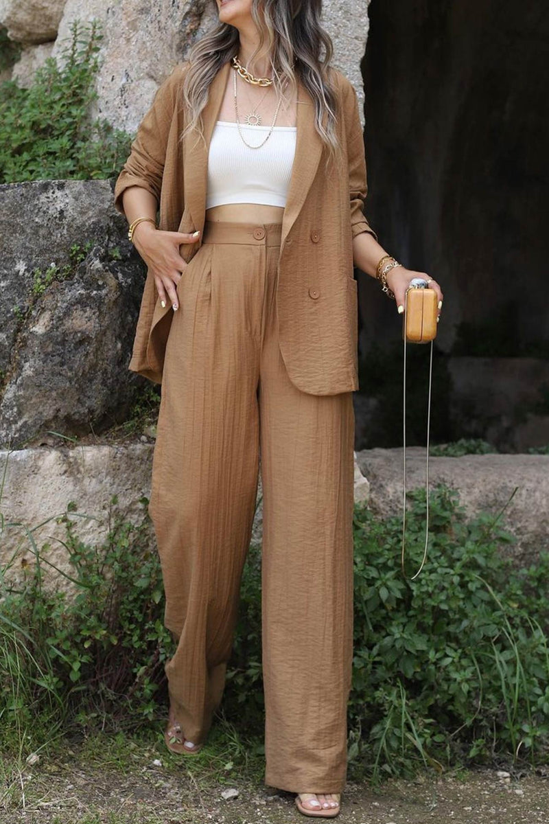 Effortlessly Elegant Pants with a Timeless Design