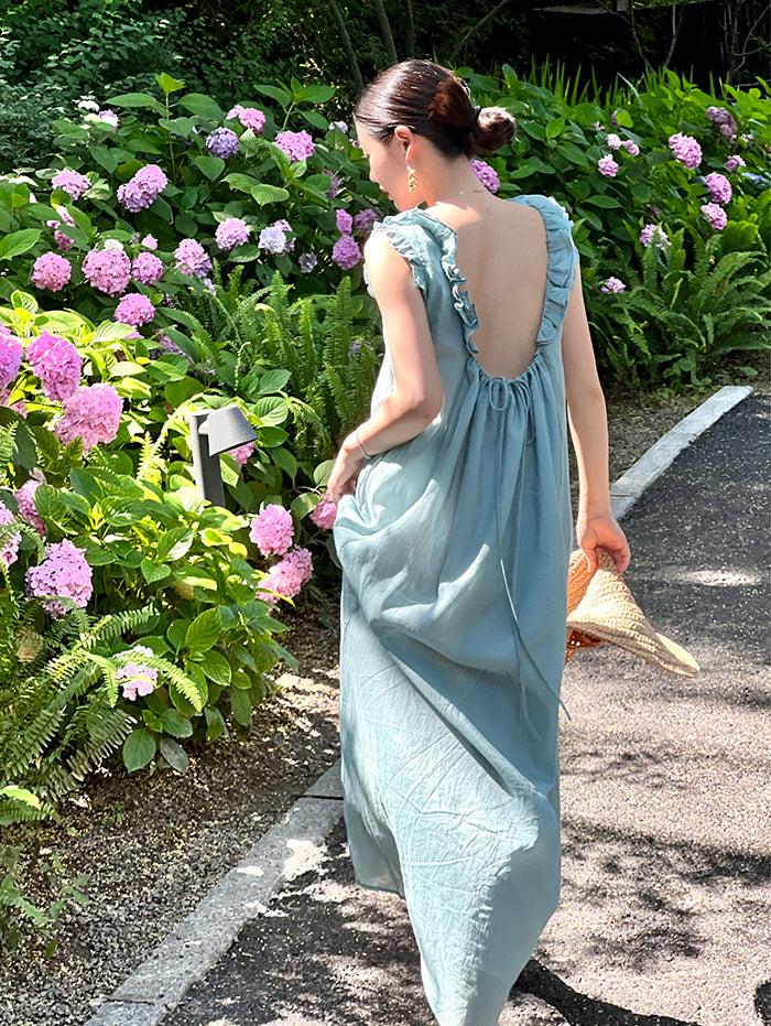 Beautifully Finished Dress in a Timeless Design
