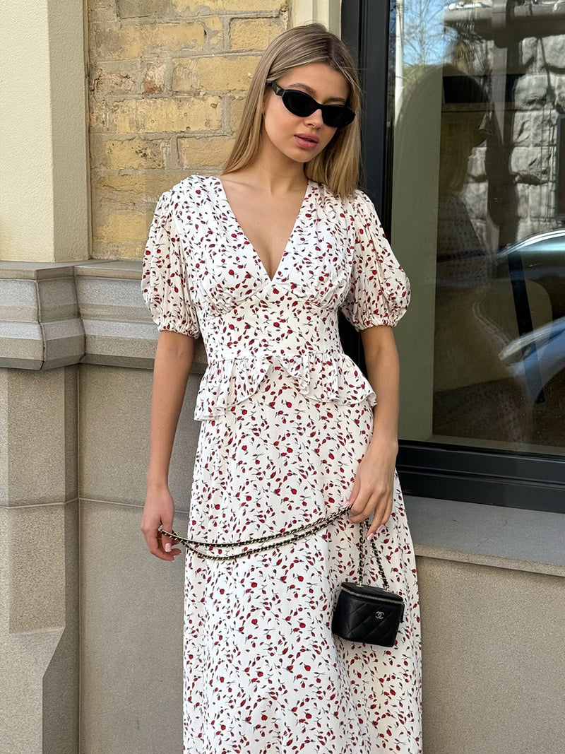 Well Tailored Dress with a Graceful Silhouette