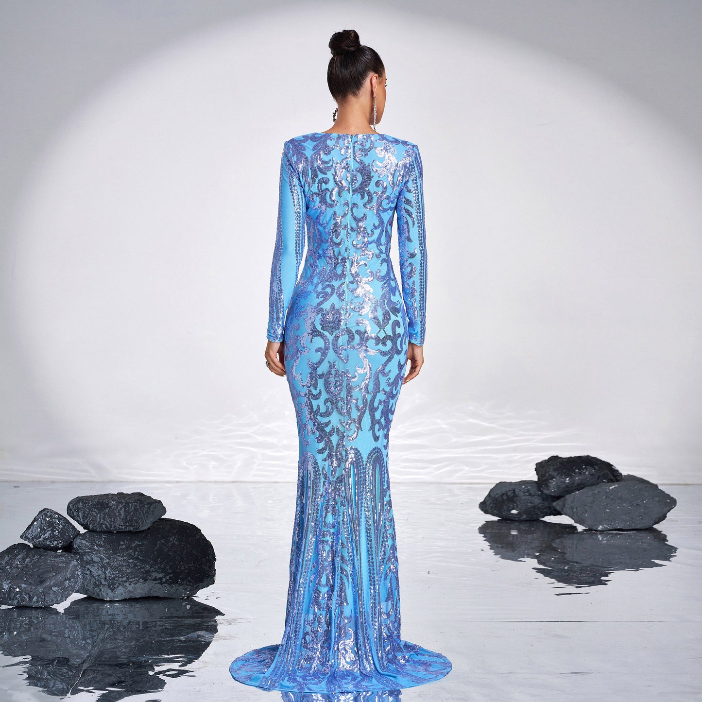 Beautifully Finished Dress in a Timeless Design