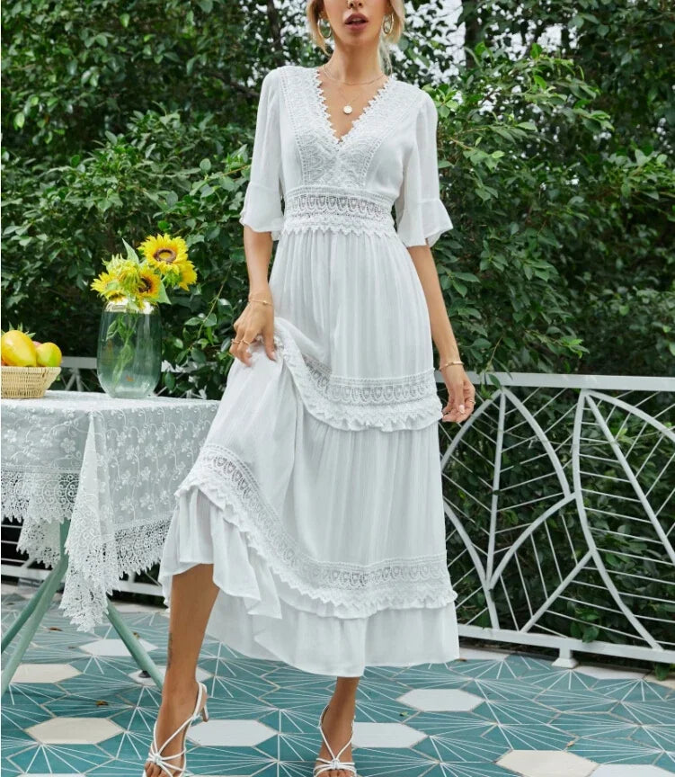 Effortlessly Elegant Dress with a Timeless Design