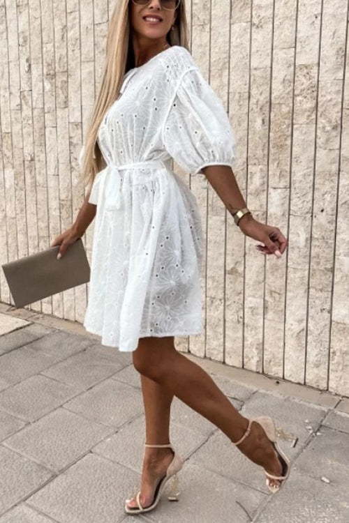 Effortlessly Elegant Dress with a Timeless Design