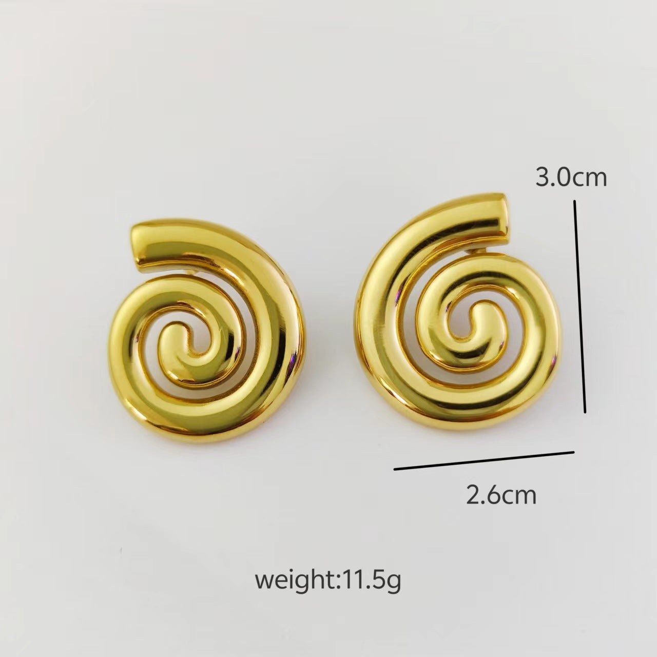 Classic Gold Earring with Timeless Appeal