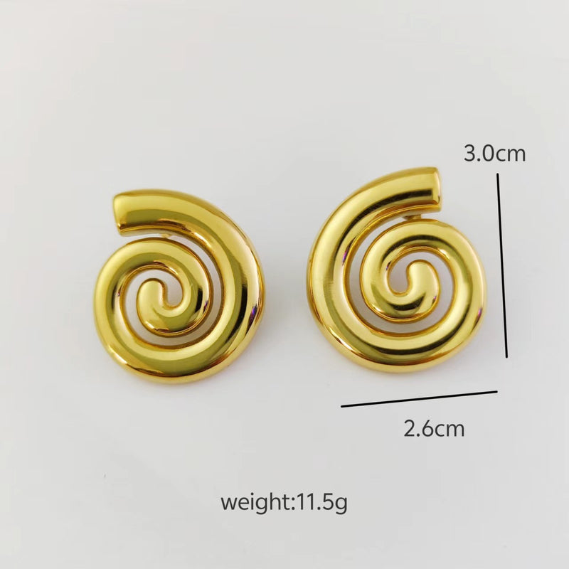 Classic Gold Earring with Timeless Appeal