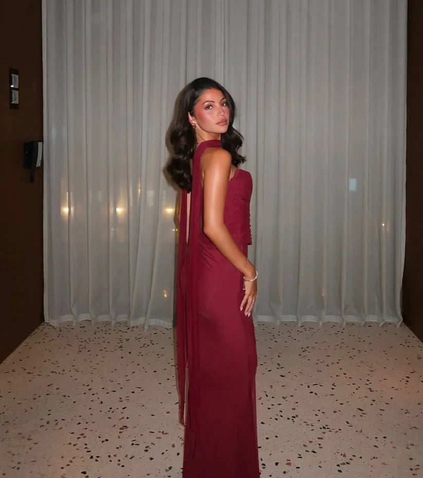 Beautifully Finished Dress in a Timeless Design