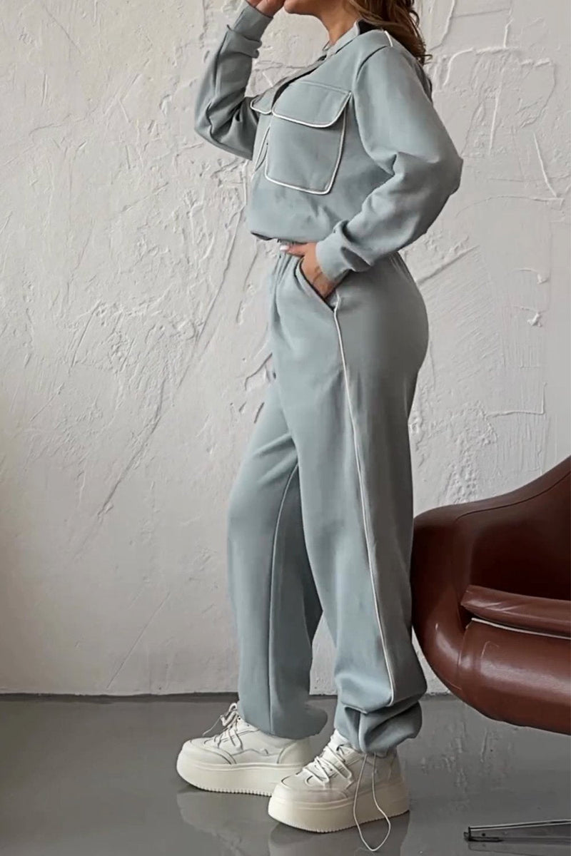 Effortlessly Elegant Pants with a Timeless Design