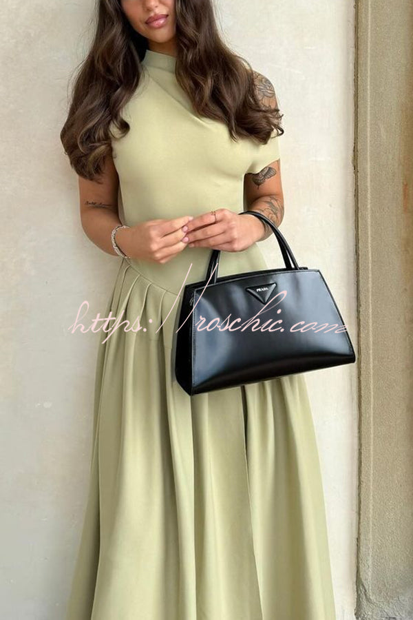 Classic Vintage Dress with a Flattering Fit