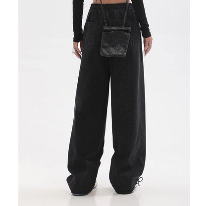 Effortlessly Elegant Pants with a Timeless Design