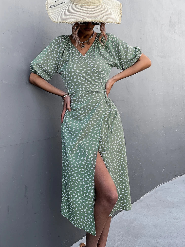 Gracefully Styled Dress for Any Occasion