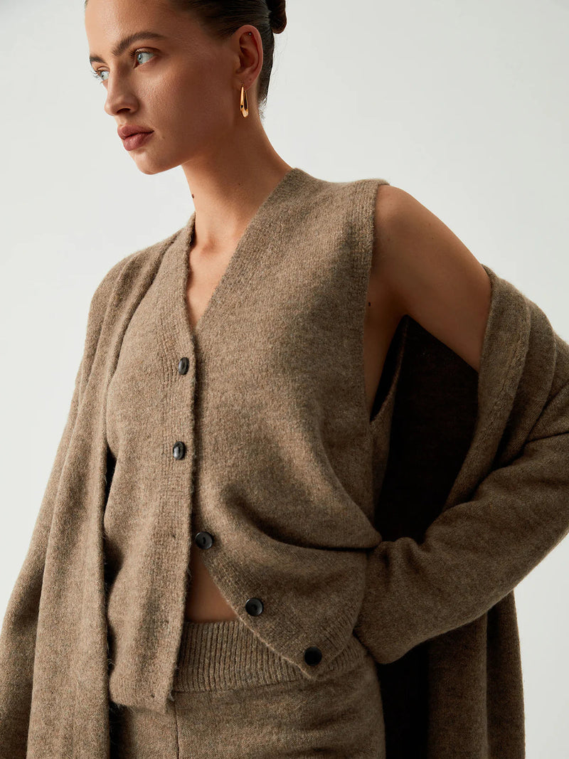Gracefully Styled Cardigan for Any Occasion