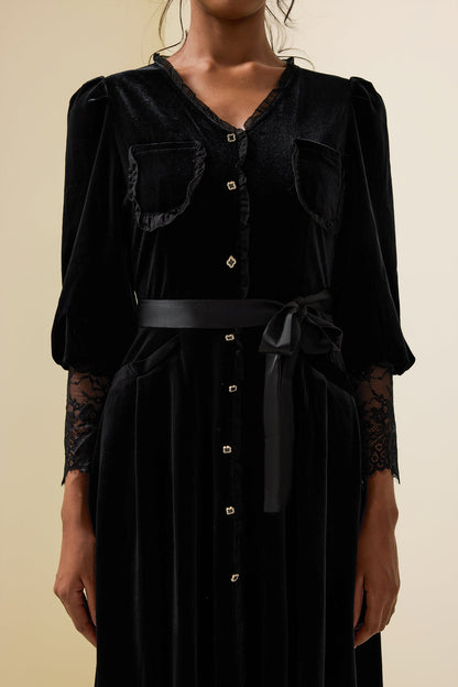 Sophisticated Dress with a Clean Classic Look