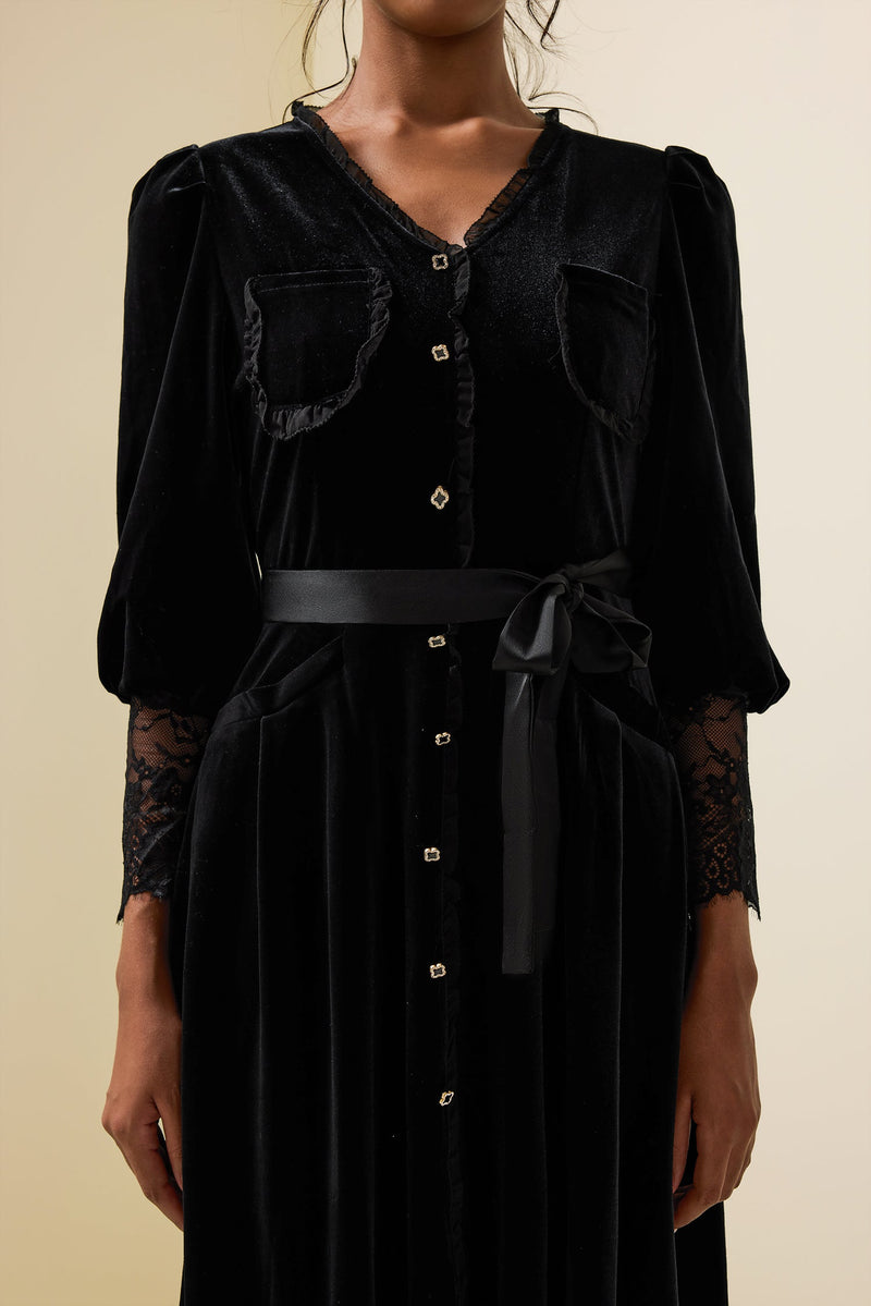 Sophisticated Dress with a Clean Classic Look