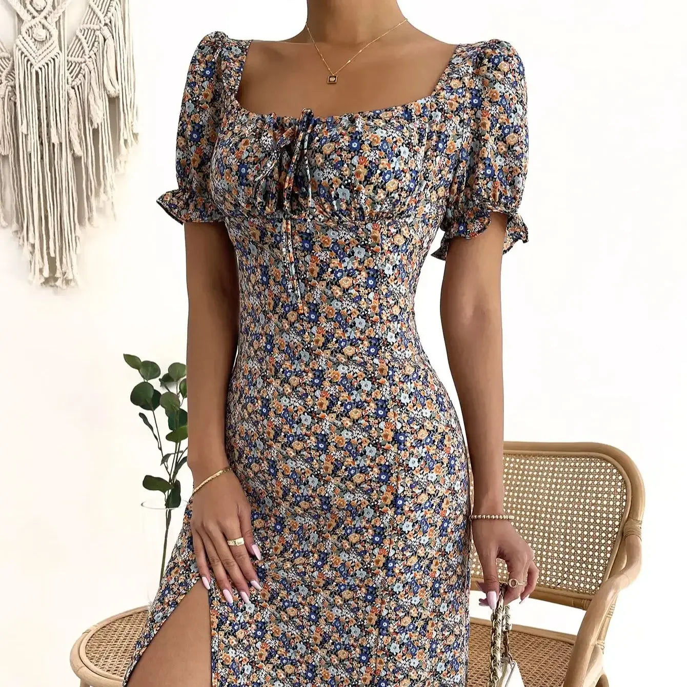 Effortlessly Elegant Dress with a Timeless Design