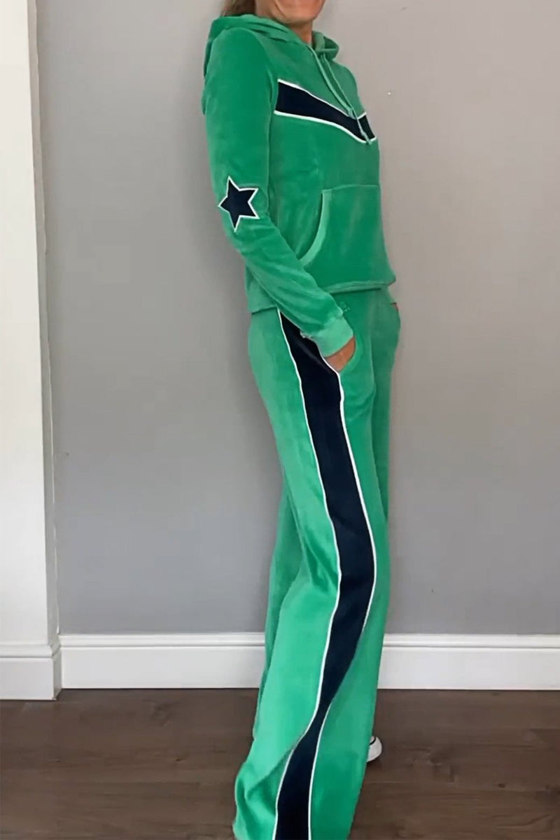 Effortlessly Elegant Pants with a Timeless Design