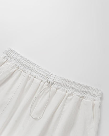 Effortlessly Elegant Pants with a Timeless Design