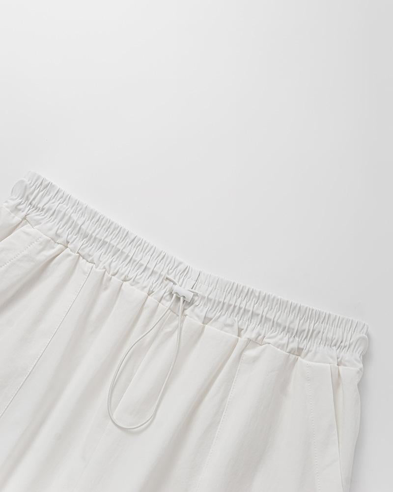 Effortlessly Elegant Pants with a Timeless Design