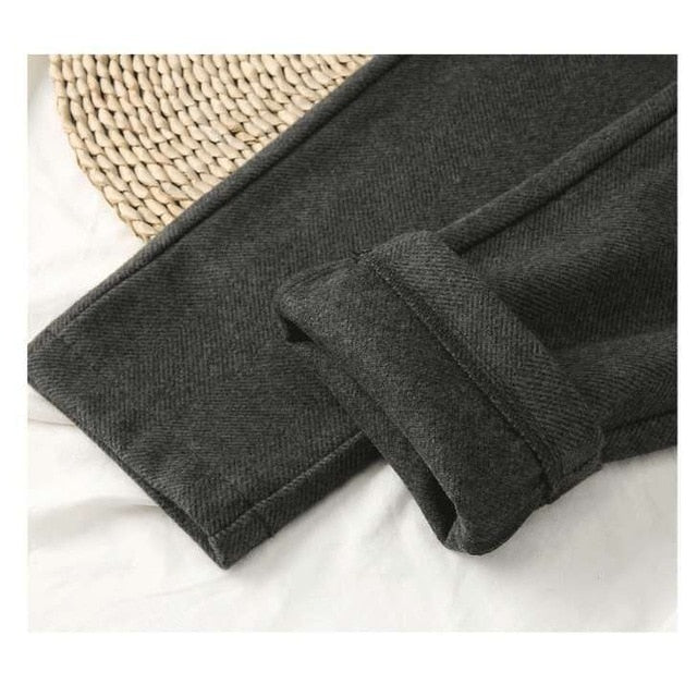 Well Tailored Pants with a Graceful Silhouette