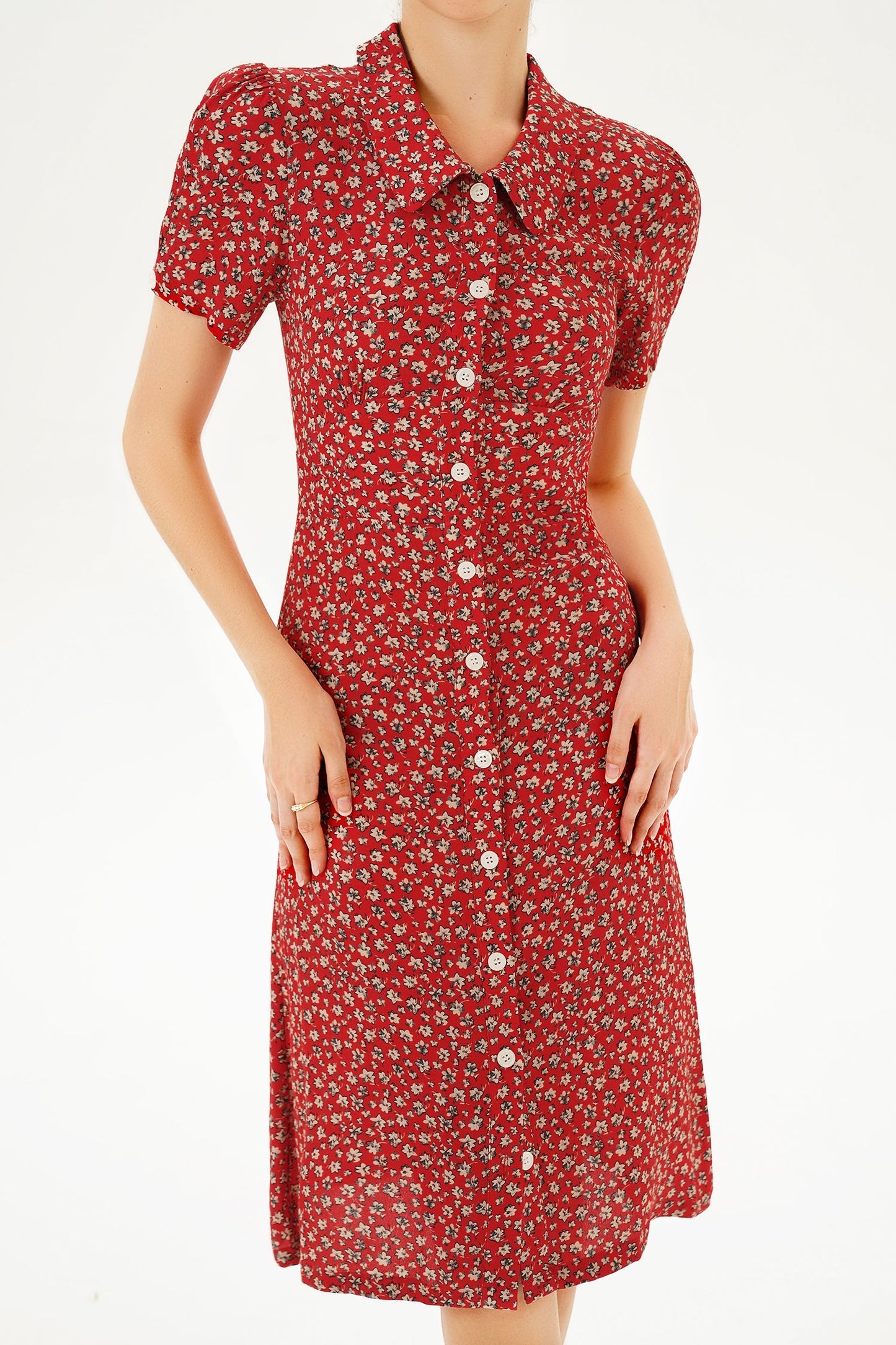 Effortlessly Elegant Dress with a Timeless Design