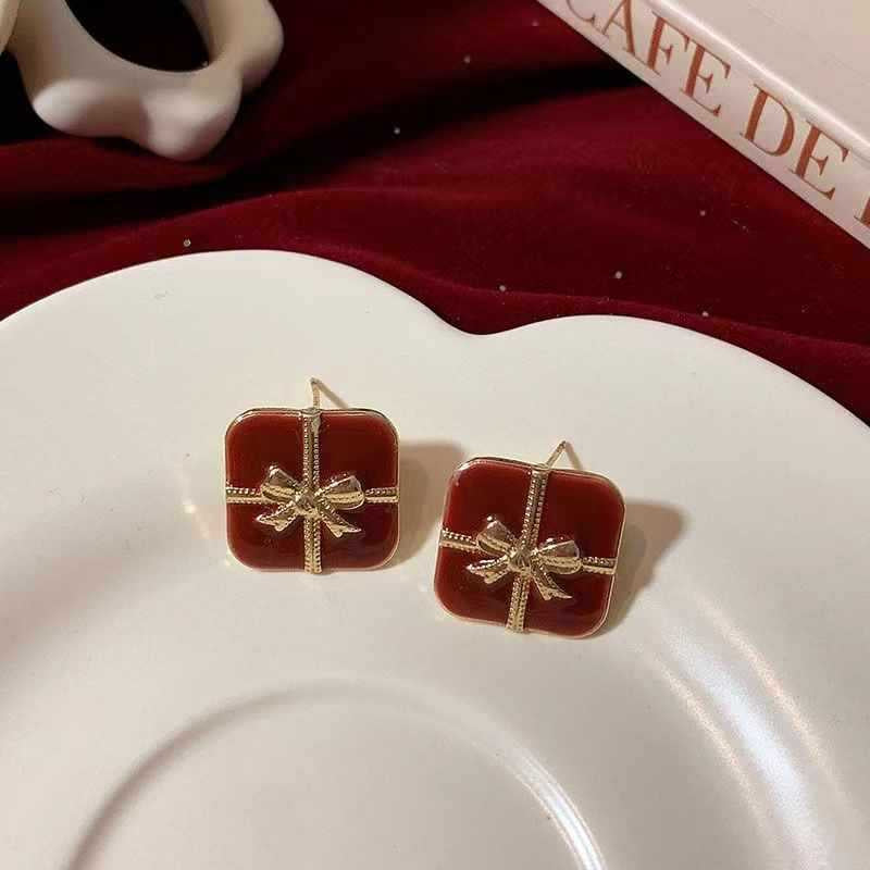 Romantic Pearl Earring for Special Moments