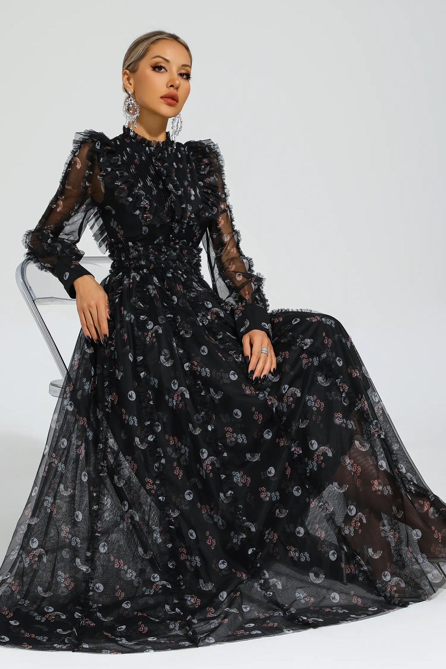 Beautifully Finished Dress in a Timeless Design
