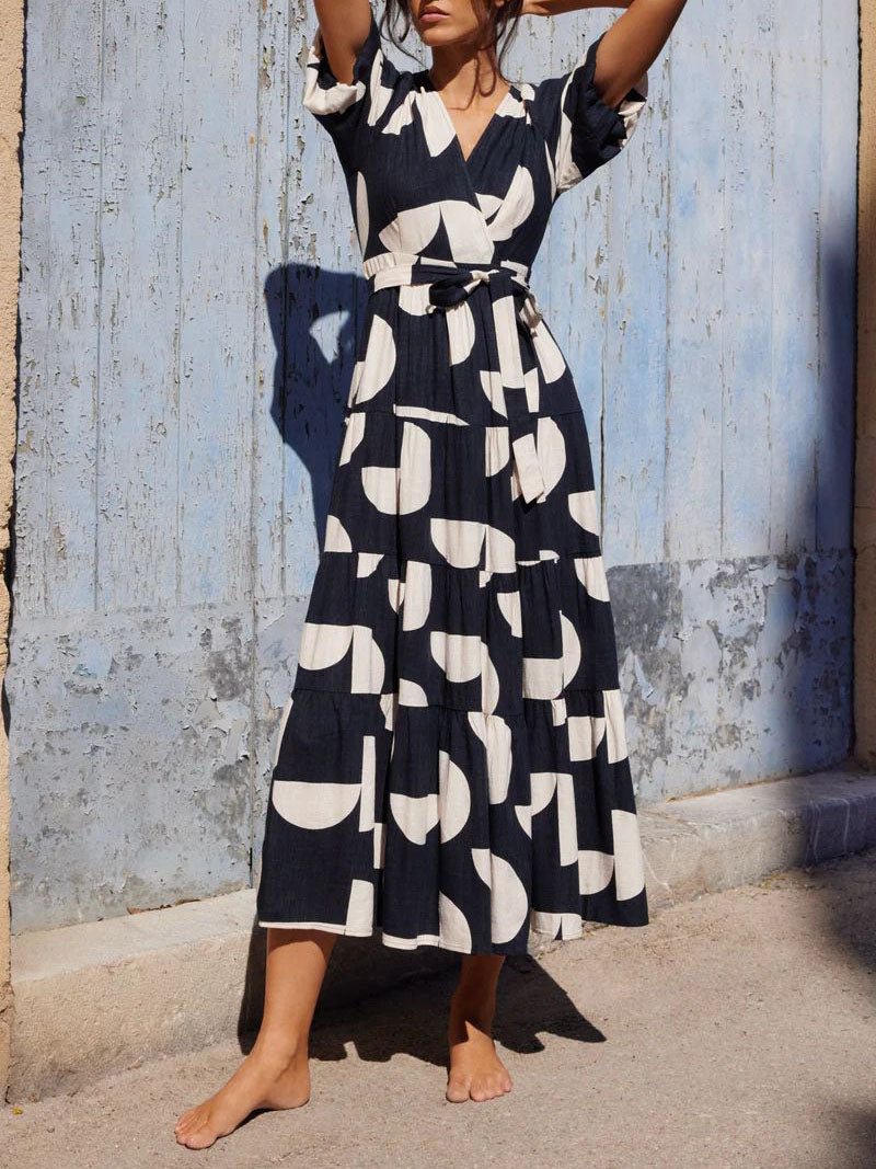 Well Tailored Dress with a Graceful Silhouette
