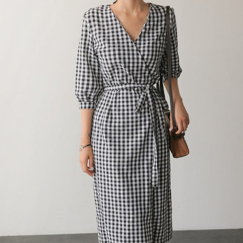 Well Tailored Dress with a Graceful Silhouette