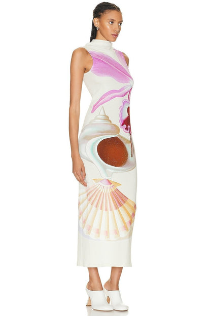 Well Tailored Dress with a Graceful Silhouette